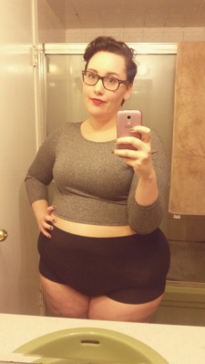 radioactivedarling:  I look so darn cute :)  *please don’t reblog if you’re going to be an asshole I.E. Fat hating bastards, health nazis or fetish blogs. Thanks*