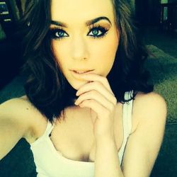 Cynegetic:  Submitted By Helllohailey Gorgeous :)  Beautiful And Amazing Blue Eyes