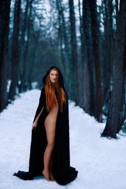 aliceestunerouquine:La Reine du Nord…Le thème du moment : “l’hiver vient !” .Today’s subject : “   winter is coming”  Alors n'hésitez pas à me faire part de vos commentaires.