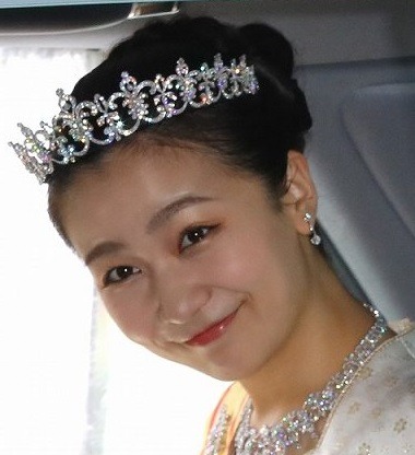 Тиары японских принцесс  на вручении Священных Императорских Регалий 