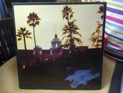 siam-cat:  Eagles - Hotel California (More here: http://fac-75.tumblr.com/tagged/vinyl) 