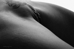venushugellove:  theburninglotus:  I think a woman’s mound is lovely. One of the reasons I chose to adorn mine. Maybe because mine has been smooth for so many years but it is a powerful contact point for me. “Mound of Venus” just sounds erotic,