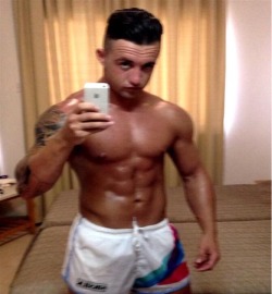 exclusivekiks:  Hot guy from the UK 