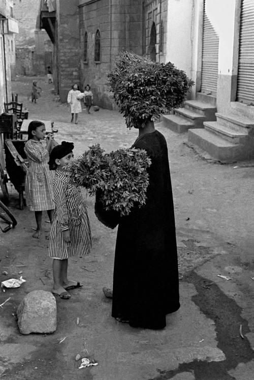Frank Horvat, Herb vendor, Cairo, Egypt, 1962 Nudes &amp; Noises  