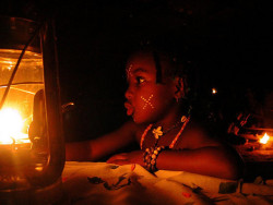 how-i-love-gabon:  Gabon - Une nuit de fête traditionnelle photo by carlosoliveirareis 