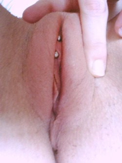 pussymodsgalore  Vertical clithood piercing (VCH) with enveloping outer labia. 
