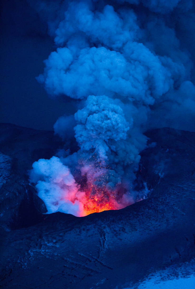 nubbsgalore:  photos of a volcanic eruption and lavafall at fimmvorduhals, east of