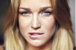 sexy-with-freckles:  Caity Lotz