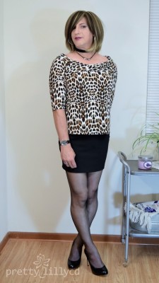 prettylillycd:  Leopard Print Top - Power of the AnglesHere is a good demonstration of how changing the angle of presentation can change the photo drastically. Two photos taken literally moments apart, both decent photos in their own way. While they are