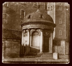 Edinburgh is a ghost hunter’s paradise. It seems that there is barely a nook or cranny of the Scottish capital that doesn’t lay claim to spooky goings-on of one kind or another, and there is one hot spot in particular that boasts inexplicable activity