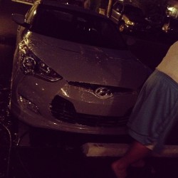 Night time car wash with daddy ðŸ’¦ðŸš—ðŸš˜ðŸš™ #veloster #velosternation #velosterlife #velosterfam #remix #sprintgray #cadi #explorer #carwash #nighttime #miami #bubble #dirty #clean #daddy  (at Venetian Park Townhomes)