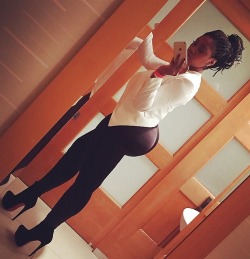 Babygotaphatass:  Damn  A Dime That&Amp;Rsquo;S Top Of The Line Cute Face, Slim Waist