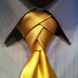 cammer:  richardcummings:  deebott:  ianbrooks:  Exotic Necktie Knots Ready to level up your Necktie game? Agree or Die has guided video instructionals on how to tie a fancier necktie, guaranteed to blow minds as it defies standard necktie physics.  Check