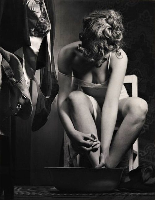 hoodoothatvoodoo:  Karel Ludwig ‘Before The Sleep’ 1940. 