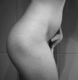 naked-yogi:  awaitingthegreatcollapse:  atawdrydoll-deactivated20150116: a tribute to my stretch marks 2 (x)  I really really love this.  I have stretch marks here   Seriously even as a man I have stretch marks from froth spurts when I grew up. Live it