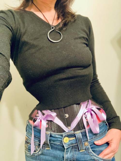 bustiers-and-corsets:  Friday Corset and Cropped Top OOTD 💜 Plus random pic of the new haircut.