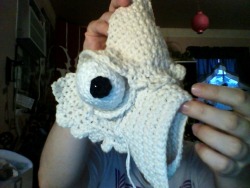 Progress on the crochet Merasmus skull. I&rsquo;m not all too happy with the teeth layer, but I&rsquo;ll shape out the teeth lines first and see if they still bother me.I might paint in the pupil too, it looks a little too big? These horns are going to