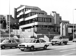 germanpostwarmodern:  Volkshochschule (1979) in Mülheim/Ruhr, Germany, by Dietmar Teich
