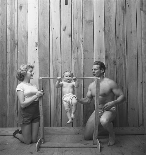 Stanley Kubrick - The bodybuilder Gene Jantzen with wife, Pat, and 11-month-old son, Kent. 1947. Nudes &amp; Noises  