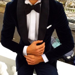luxeful:“A man in a well tailored suit