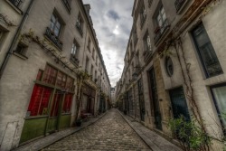 socialfoto:  A Quiet Parisian Street by TimFloyd
