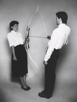 spektrums:  tremendousandsonorouswords:  Marina Abramović and Ulay, Rest Energy, 1980“[…] we actually held an arrow on the weight of our bodies, and the arrow is pointed right into my heart. We had two small microphones near our hearts, so we could