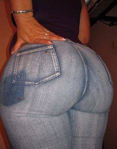 look how them jeans hug her