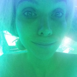 kellypiercexxx:  Hi from ugly me and my caterpillar eyebrows I need done..tanning bed selfie #nomakeup  Gorgeous smile xx