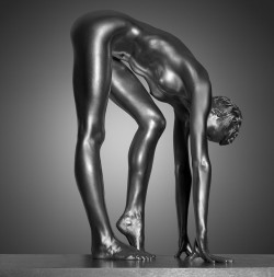 Silver living statue by Guido Argentini.
