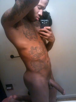 guyswithcellphones:  OMG such a thick and long pole! All tatted up, too! Thank you for the submission! 