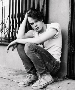 dipperthequeen: ~Question, uhm, where do i find a Jonathan Byers? ~Question pending… 