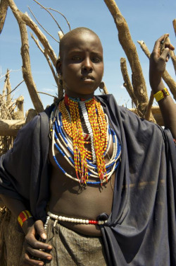 Ethiopian Erbore girl, by Georges Courreges.