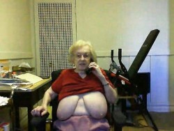 Who says only young girls can do webcam?? :-b…   