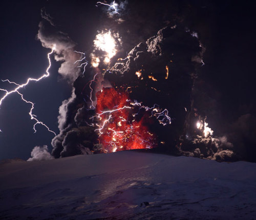 spaceplasma:  Dirty thunderstorms A dirty thunderstorm (also, Volcanic lightning) is a weather phenomenon that occurs when lightning is produced in a volcanic plume. A study in the journal Science indicated that electrical charges are generated when rock