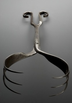 Cephalotribe; obstetric tool, Geneva, Switzerland, 1750-1850 Credits: Science Museum London. Only used as a last resort after a fetus is dead in an attempt to save the mother.