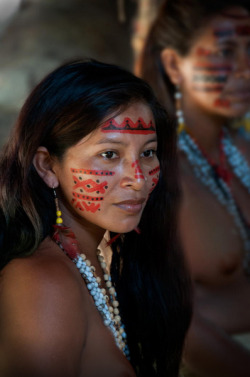 pachatata:  Brazil Indigenous women near the Amazon River by Greg Waters [   ] 