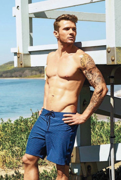 mancandykings:Ryan Phillippe photographed by Riker Brothers for Men’s Fitness (2017) **
