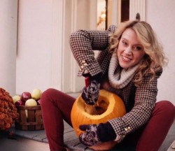 gay-for-kristen&ndash;gay-for-kate:  Happy October, everybody! We’re just here getting ready for the spoopiest month of all! 