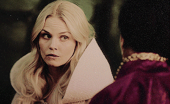 h0pe-bey0nd-the-stars:  Swanqueen + grabby hands 