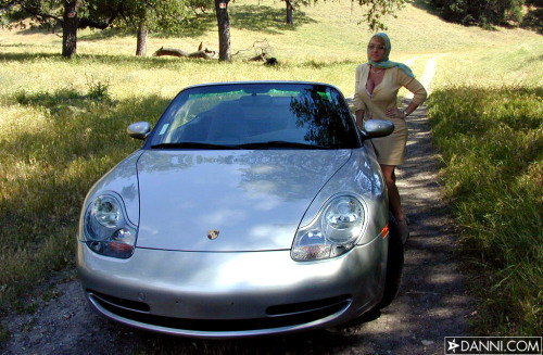 big90s:  Danni Ashe tours the countryside — wait for it! — with her top down. Yes!   Still hot