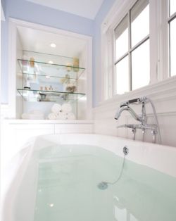 designed-for-life:  Traditional bathroom featuring transparent glass shelves for an overall open and light décor. 