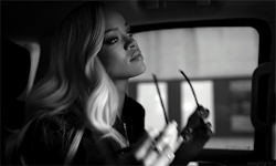 s-t-o-n-e-a-g-e:  Rihanna