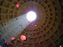 Rose rain in Rome’s Pantheon.(via Italian Ways)