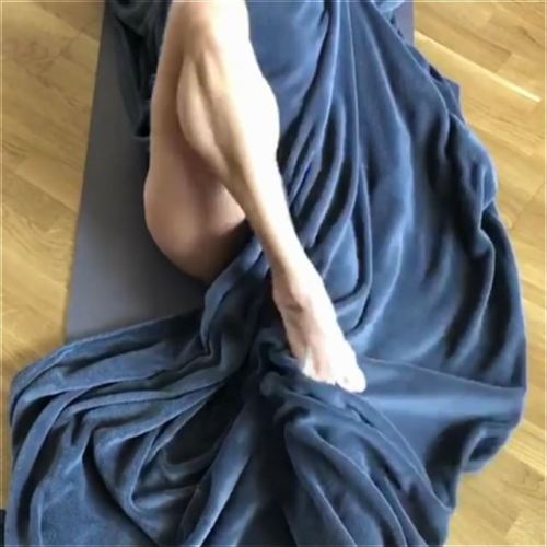 Elegant Legs Muscles : https://www.her-calves-muscle-legs.com/2020/03/elegant-muscular-legs.html