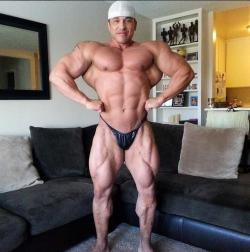 needsize:  Great time of year when all juicers are coming into shape and gearing up in hot posers.  Eddie Bracamontes  
