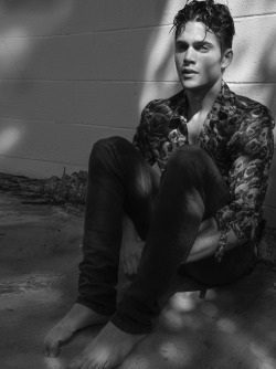 modatrends:  Dylan Sprayberry snapped in a skull print shirt with Eight Field of Freedom jeans for Candid magazine. 
