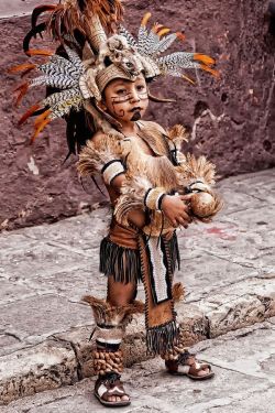 getabducted:  the-seraphic-book-of-eloy:  Aztec boy dancer, Mexico  SO CUTE