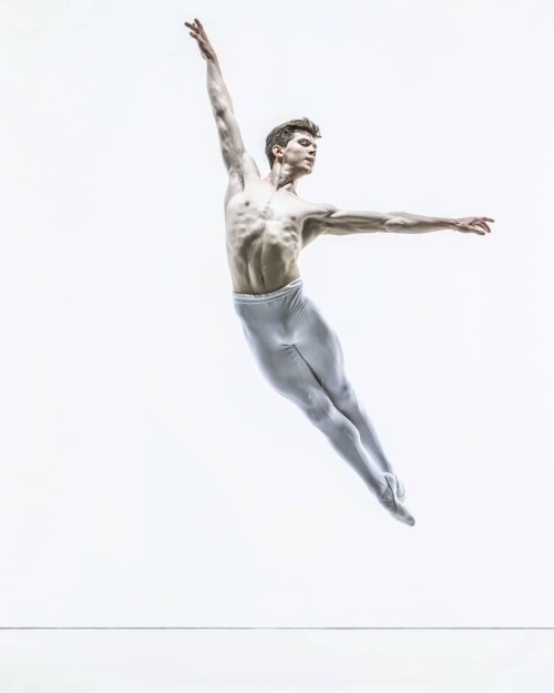 lovelyballetandmore: Harris Bell  | The Royal Ballet | Photos by  Johan Persson  