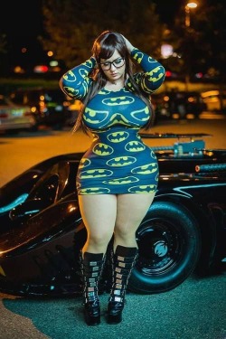 culoculoculo:  jigglywhitegirls:  dgcon44:  donfrom804:  iluvbbwass:  Fuck she thick!!!!!  DAMN!!!!  (via TumbleOn )  holy shit!!!  Those are some of the craziest curves I’ve ever seen..  It’s shopped.  