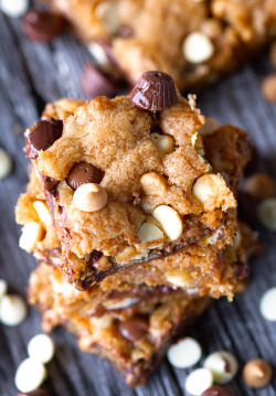 do-not-touch-my-food:  Loaded Cookie Bars